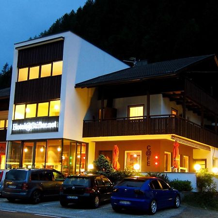 Hotel Stifter Лутаго Екстериор снимка